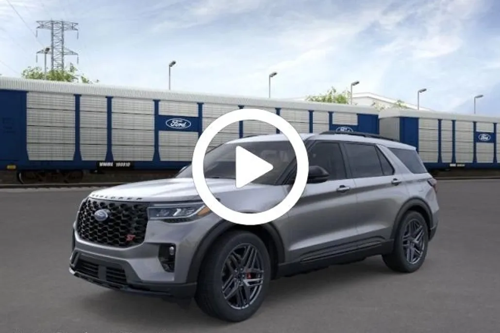 2025 Ford Explorer ST photo 1