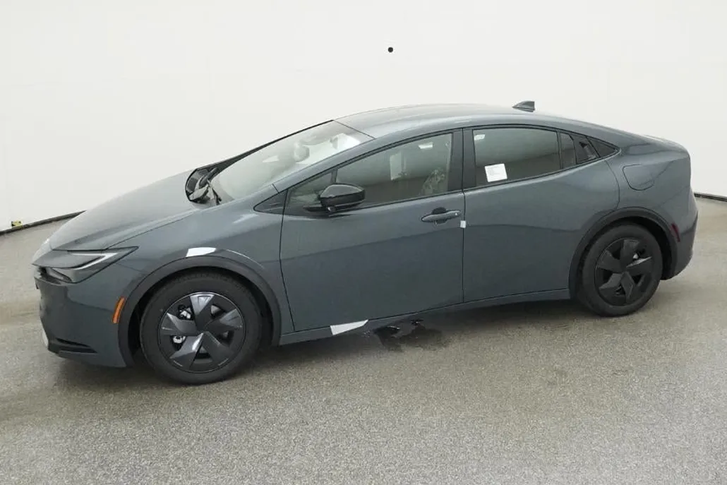 2025 Toyota Prius Plug-in Hybrid SE photo 1