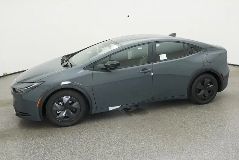 2025 Toyota Prius Plug-in Hybrid SE photo 1