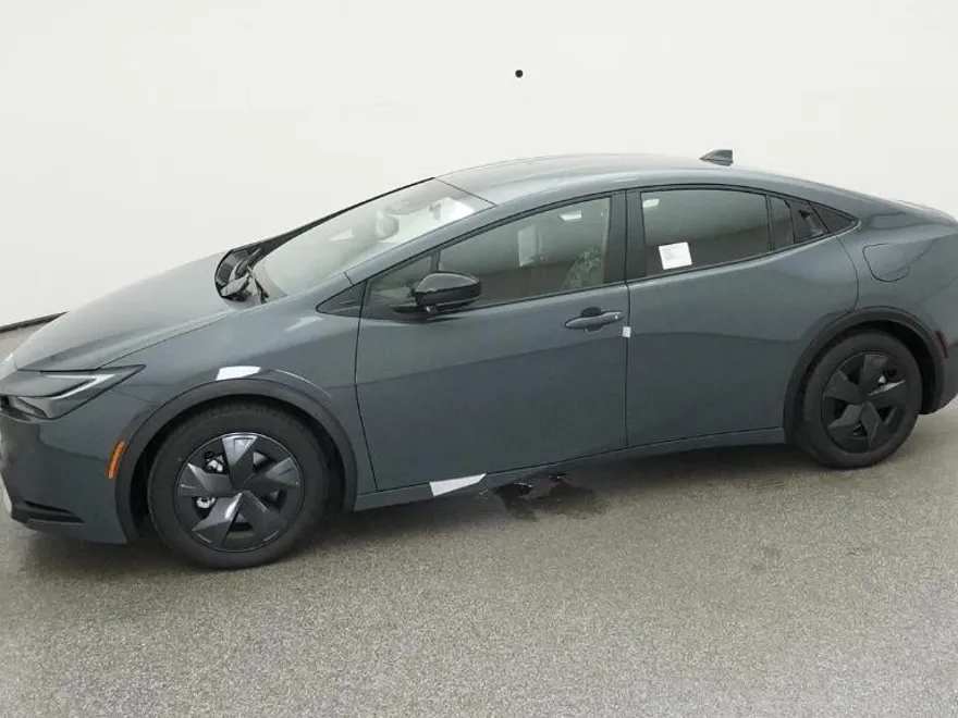 2025 Toyota Prius Plug-in Hybrid SE photo 1