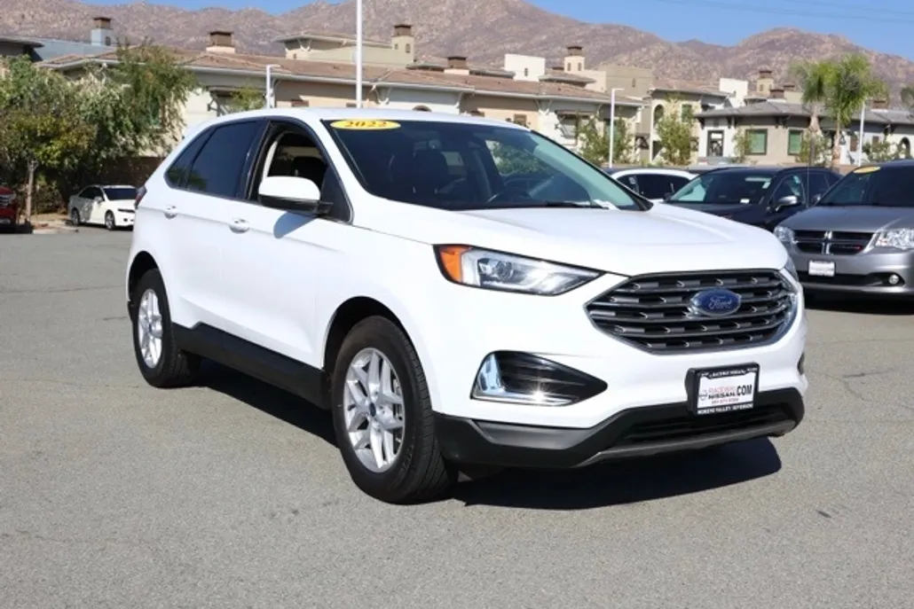 2022 Ford Edge SEL photo 1