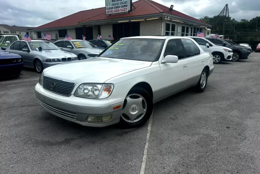 1999 Lexus LS 400 photo 1