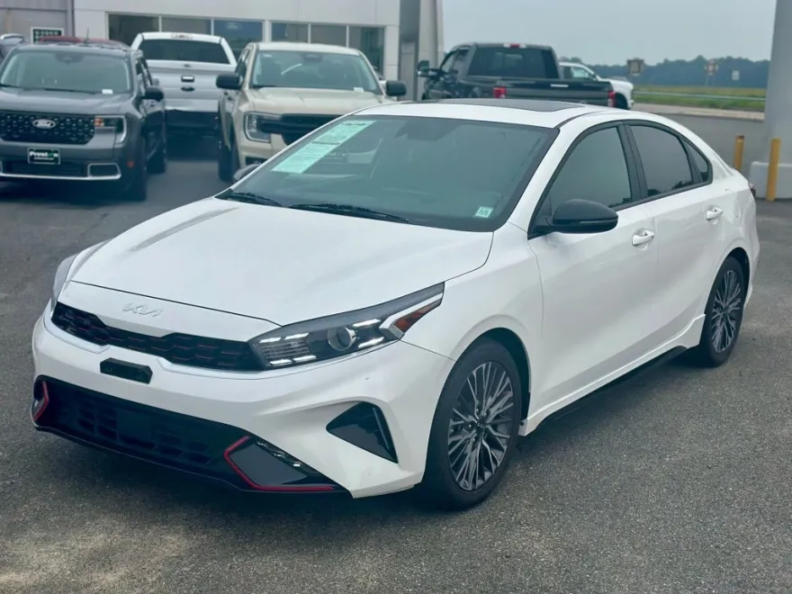 2022 Kia Forte GT-Line photo 1