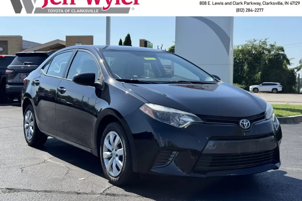 2016 Toyota Corolla LE photo 1