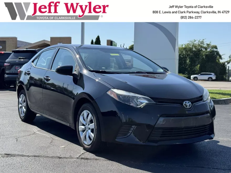 2016 Toyota Corolla LE photo 1