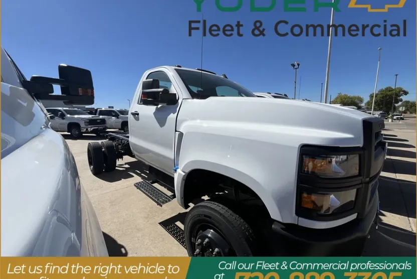 2024 Chevrolet Silverado 5500HD LT photo 1