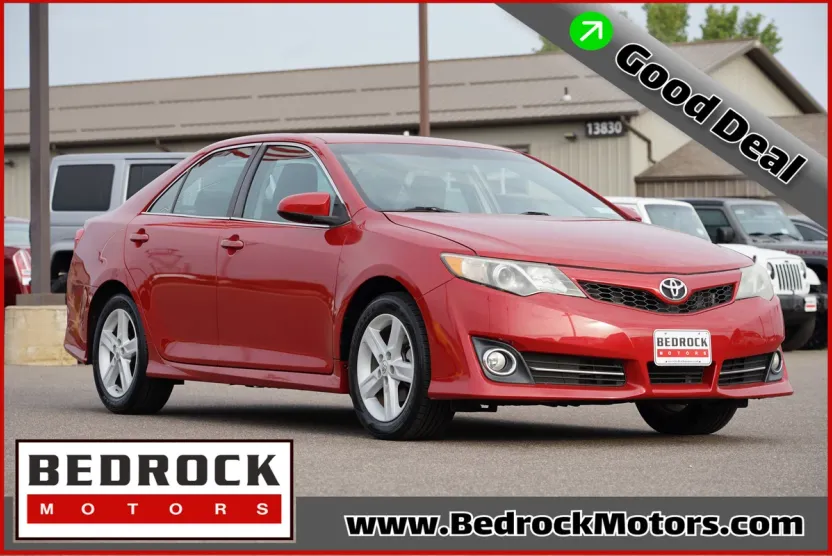 2012 Toyota Camry SE photo 1