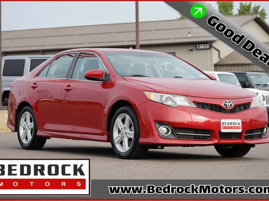2012 Toyota Camry SE photo 1