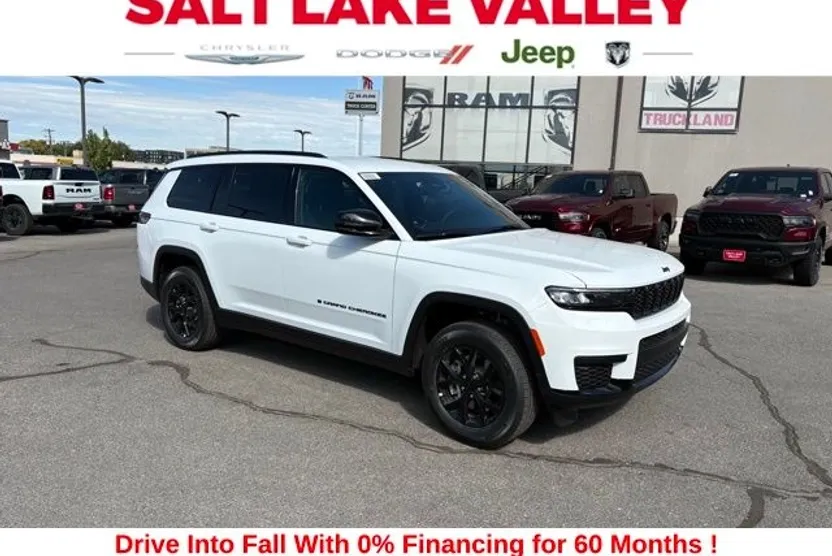 2025 Jeep Grand Cherokee Laredo Altitude photo 1