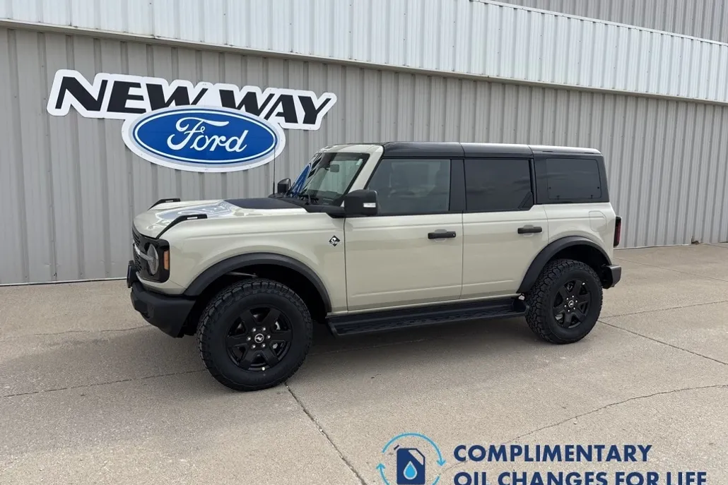 2025 Ford Bronco Outer Banks photo 1