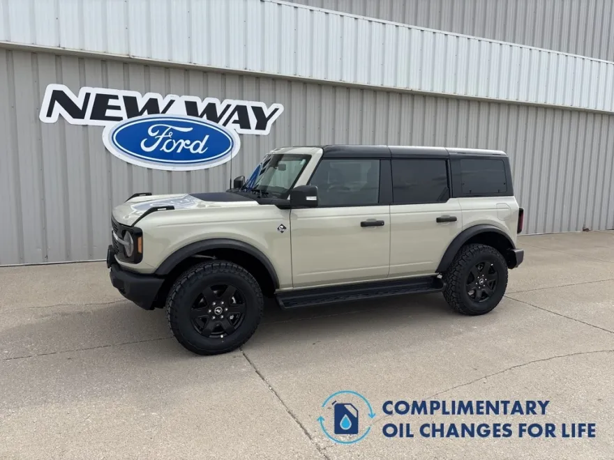 2025 Ford Bronco Outer Banks photo 1