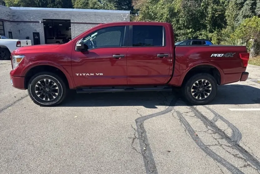2019 Nissan Titan PRO-4X photo 1