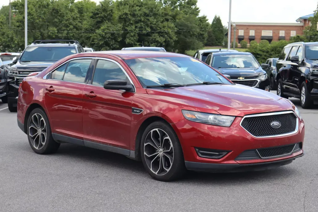 2015 Ford Taurus SHO photo 1