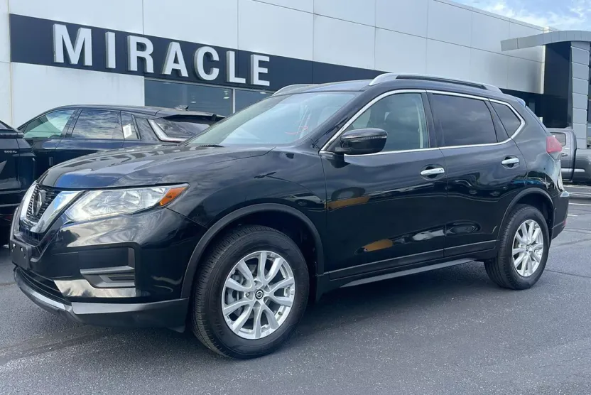 2019 Nissan Rogue SV photo 1