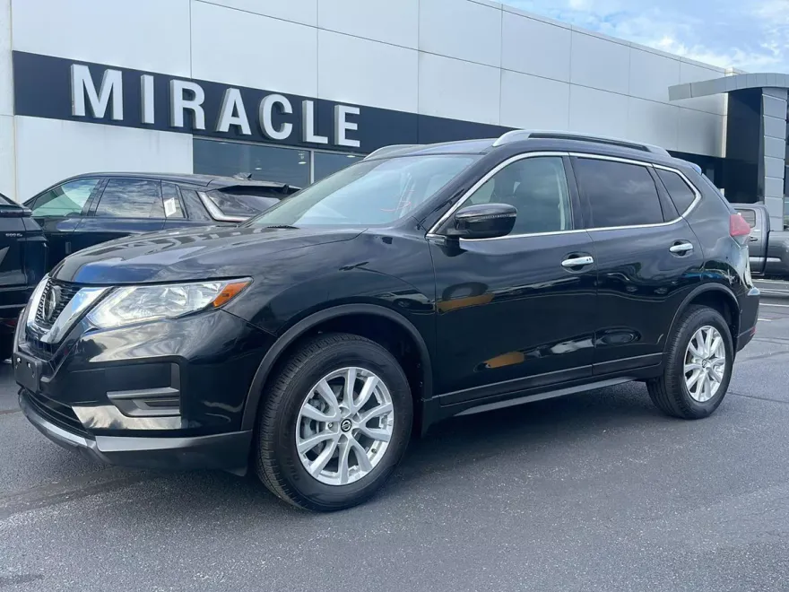 2019 Nissan Rogue SV photo 1