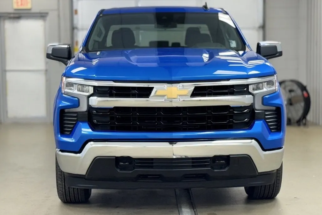 2025 Chevrolet Silverado 1500 LT photo 1