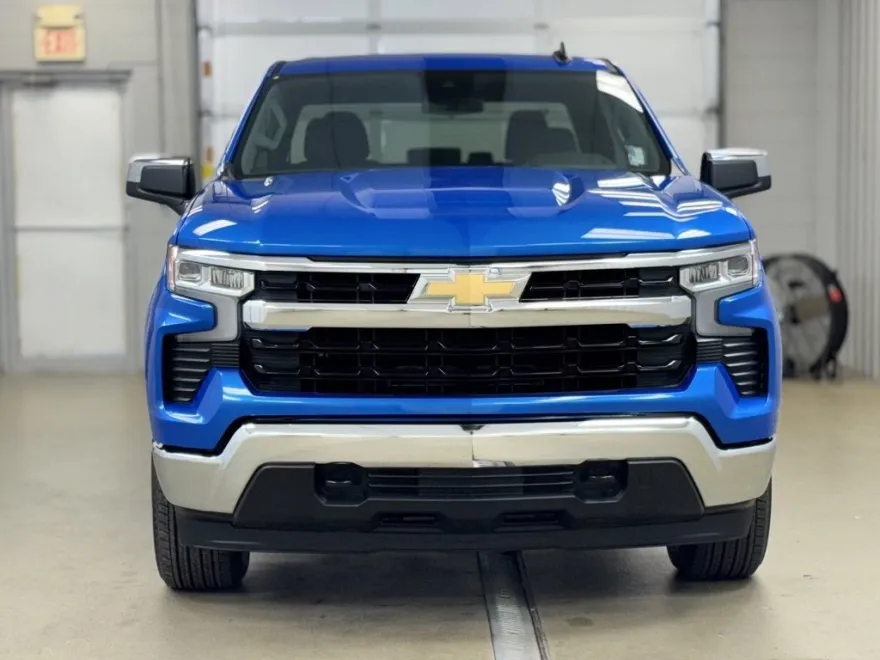 2025 Chevrolet Silverado 1500 LT photo 1