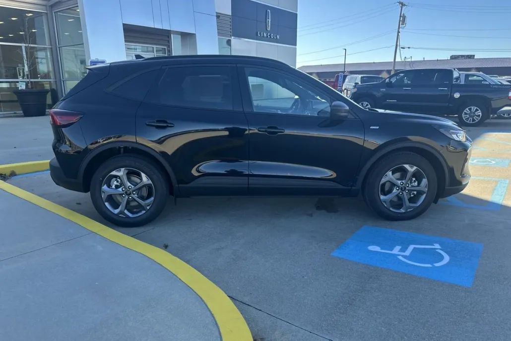 2025 Ford Escape ST-Line photo 1