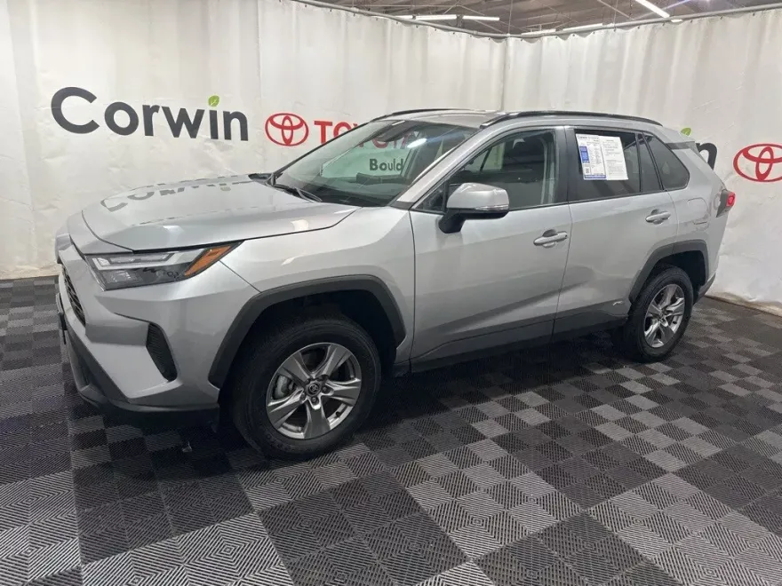2024 Toyota RAV4 Hybrid XLE photo 1