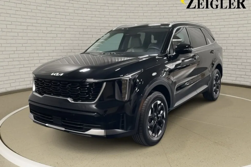 2025 Kia Sorento S photo 1