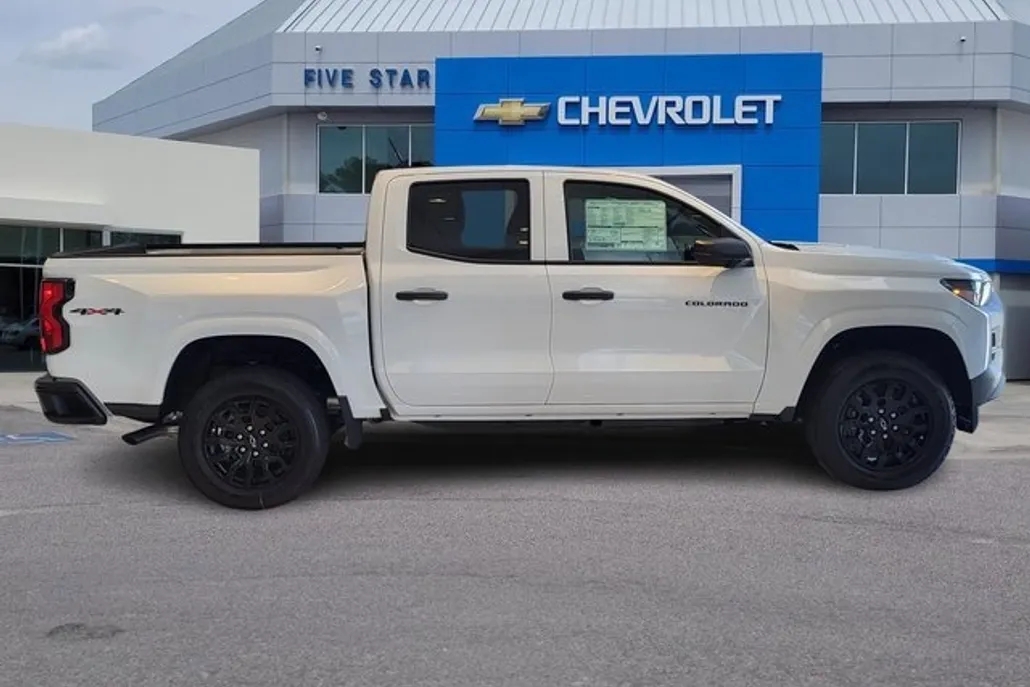 2025 Chevrolet Colorado Work Truck photo 1