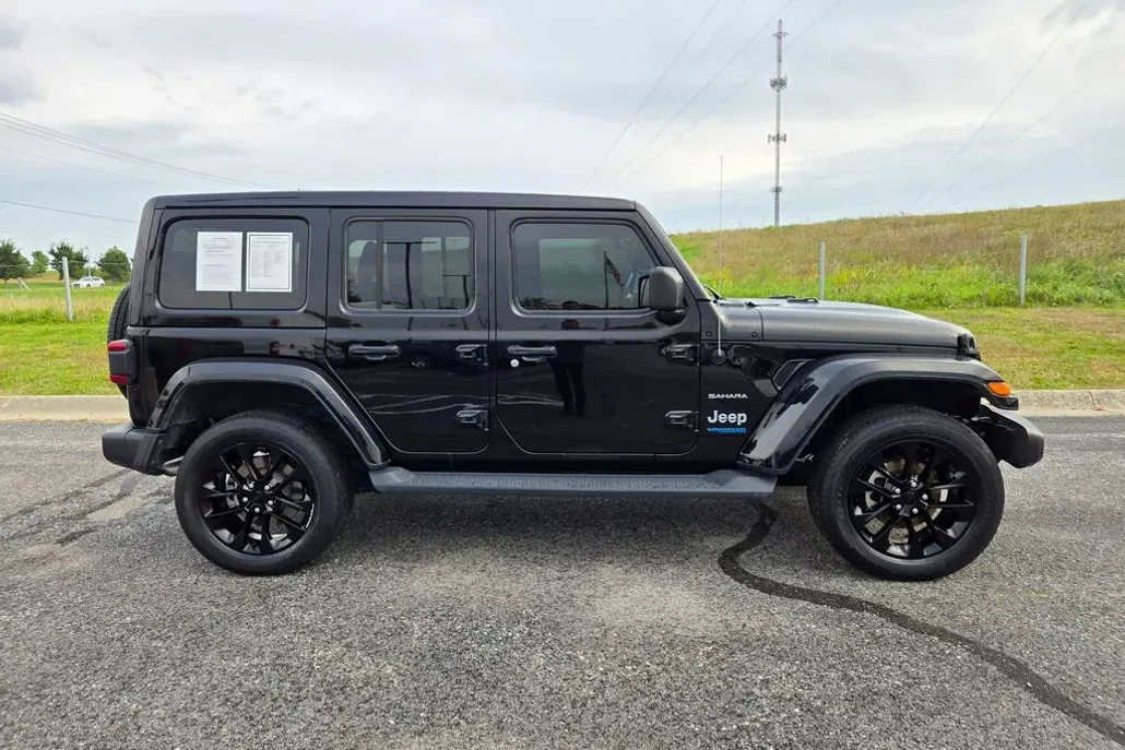 2021 Jeep Wrangler Unlimited Sahara 4xe photo 1