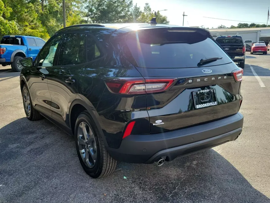 2025 Ford Escape ST-Line photo 1