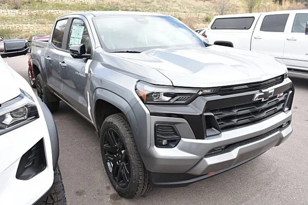 2025 Chevrolet Colorado Z71 photo 1