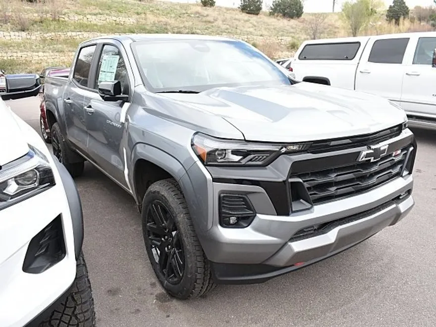 2025 Chevrolet Colorado Z71 photo 1