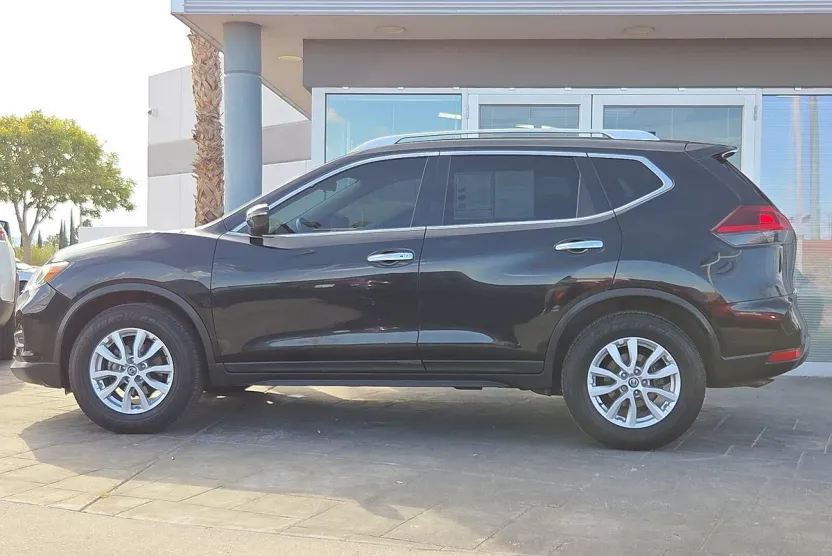 2020 Nissan Rogue SV AWD photo 1
