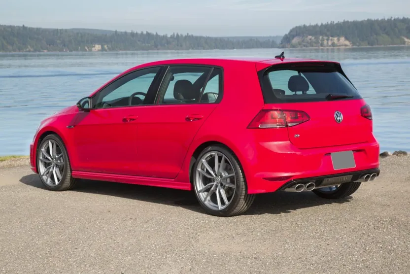 2017 Volkswagen Golf R 4Motion photo 1