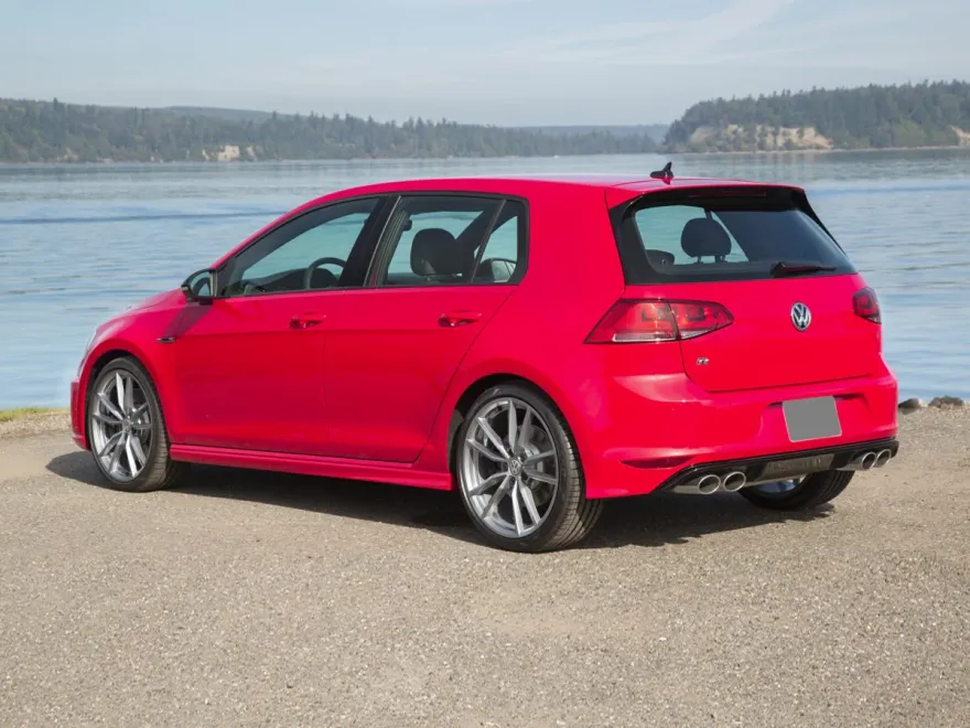 2017 Volkswagen Golf R 4Motion photo 1