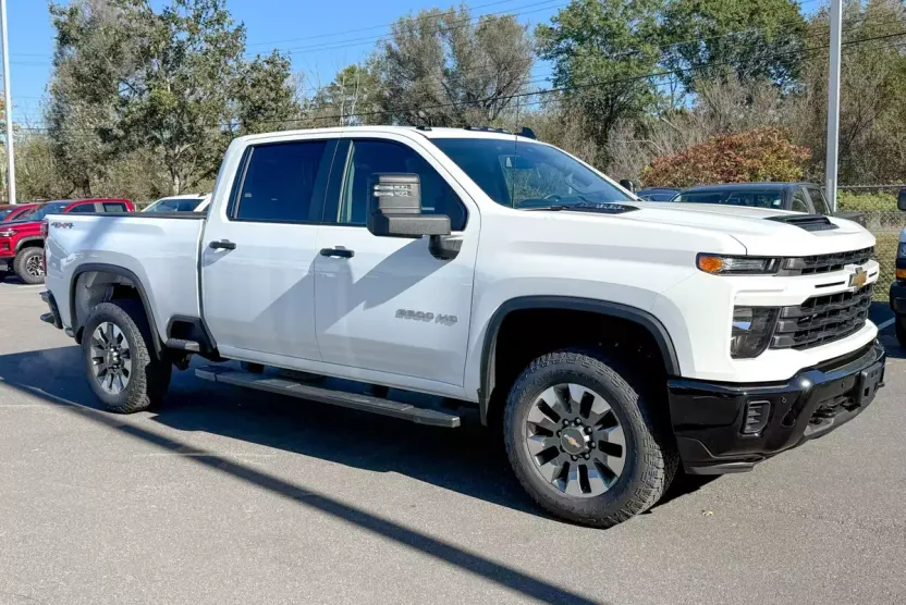 2026 Chevrolet Silverado 2500HD Custom photo 1