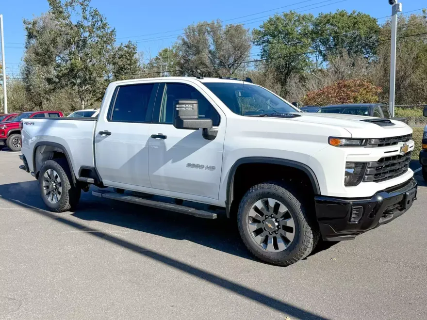 2026 Chevrolet Silverado 2500HD Custom photo 1