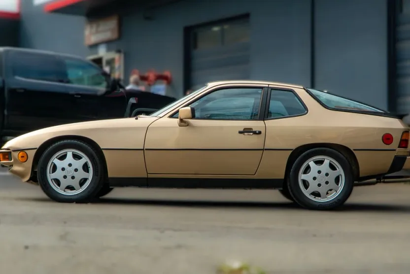 1988 Porsche 924 photo 1