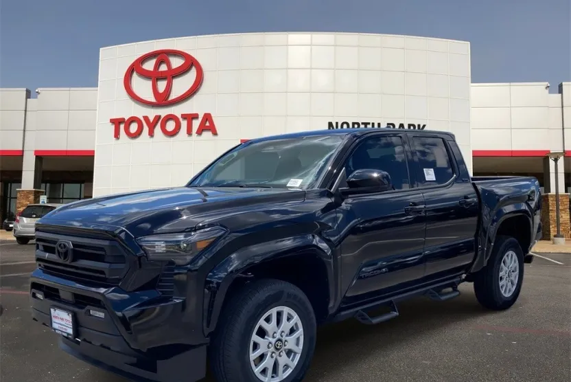 2025 Toyota Tacoma SR5 photo 1