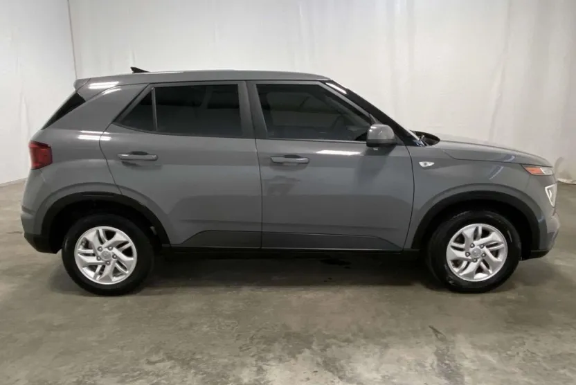 2022 Hyundai Venue SE photo 1