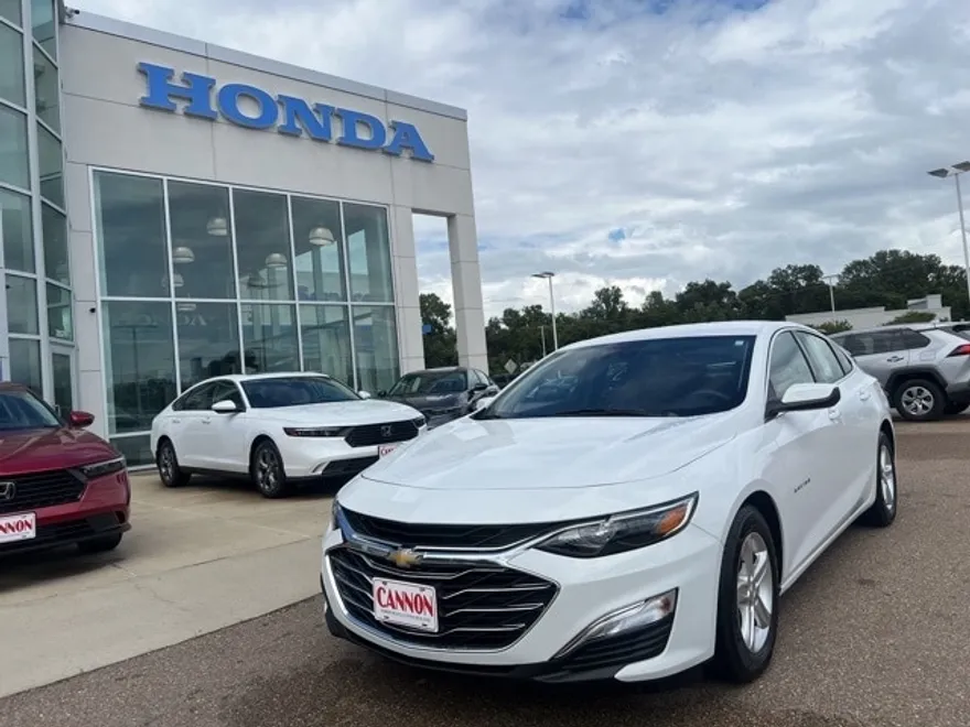 2023 Chevrolet Malibu LS photo 1
