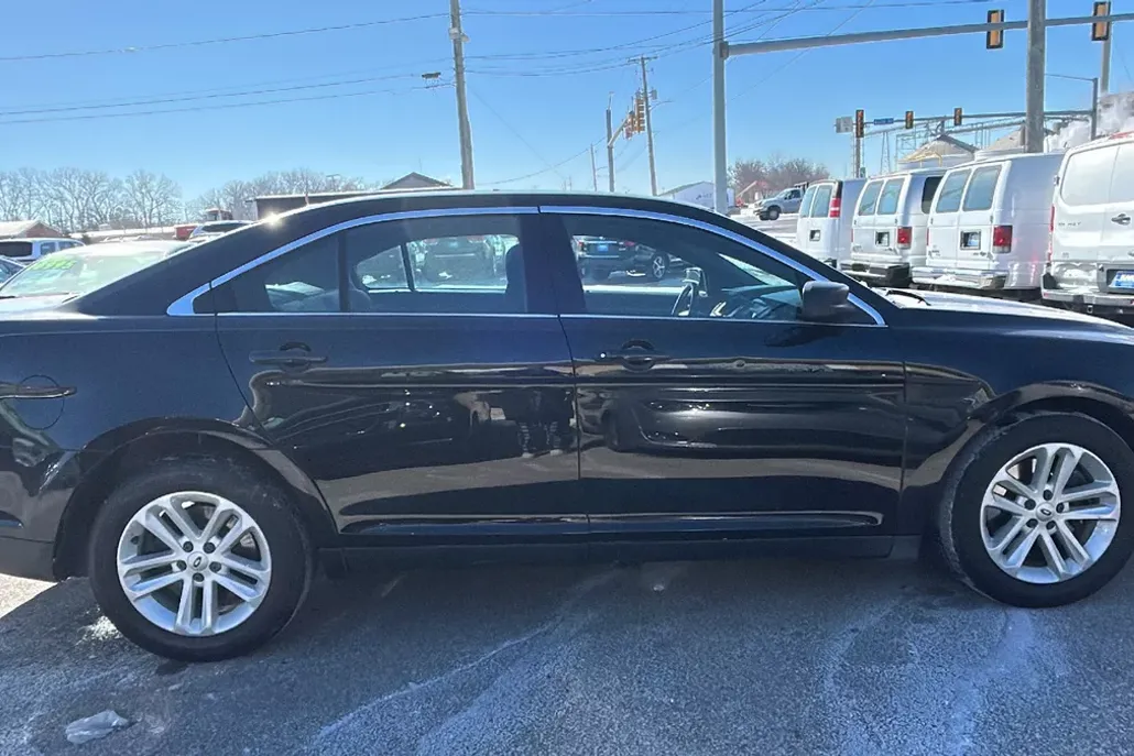2018 Ford Taurus photo 1