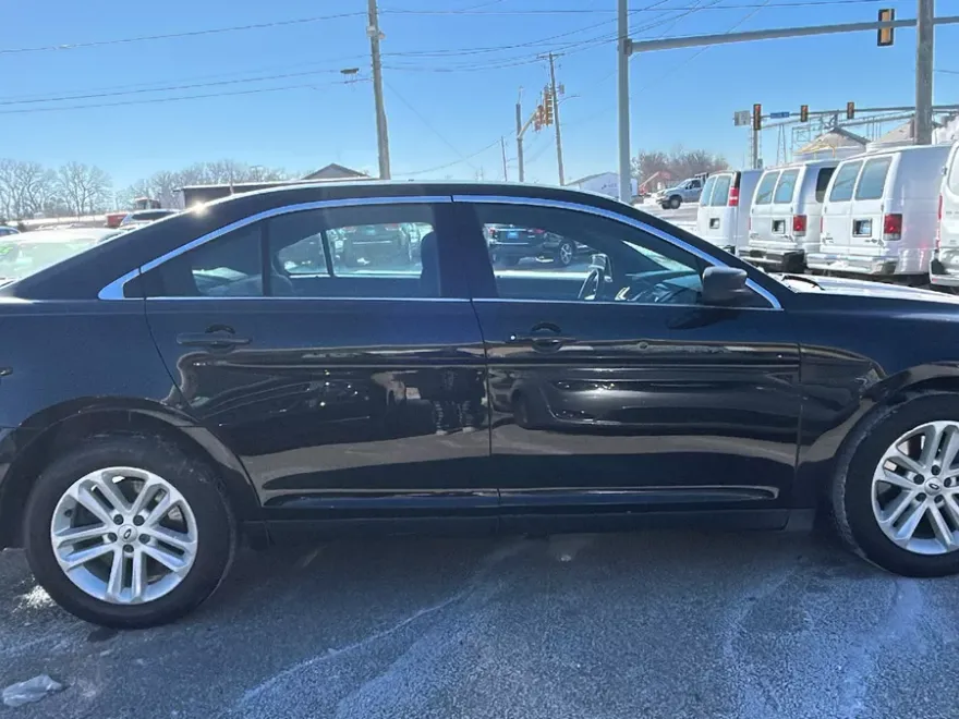 2018 Ford Taurus photo 1