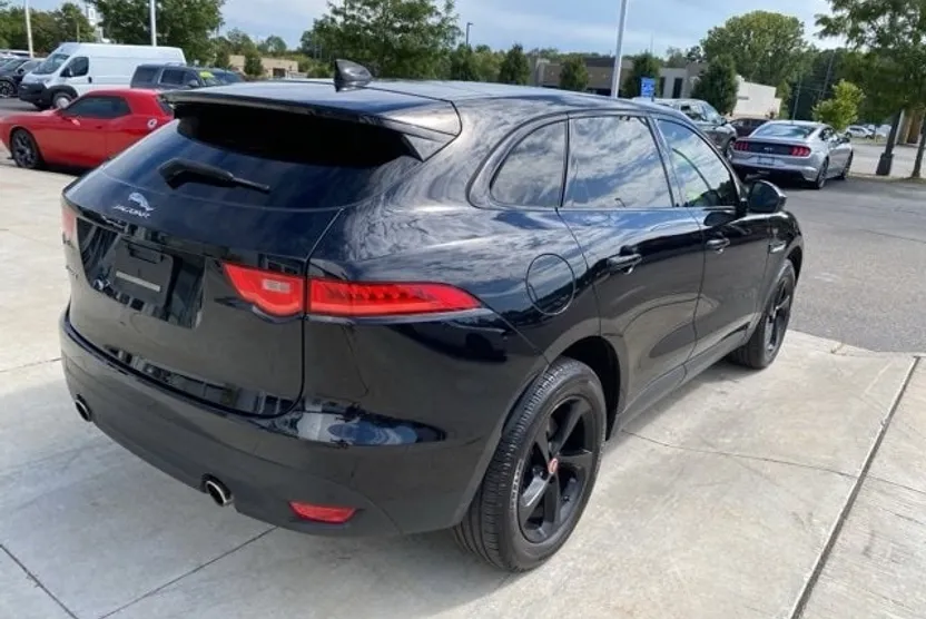 2017 Jaguar F-PACE Premium photo 1