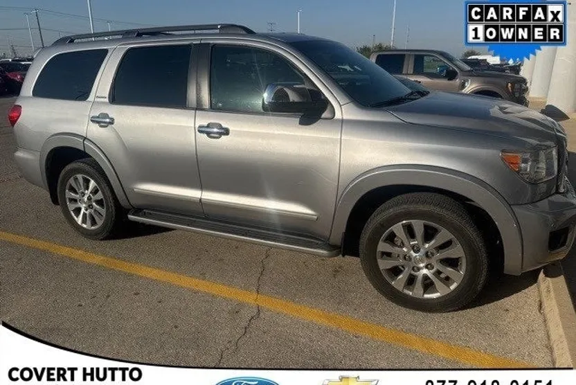 2010 Toyota Sequoia photo 1