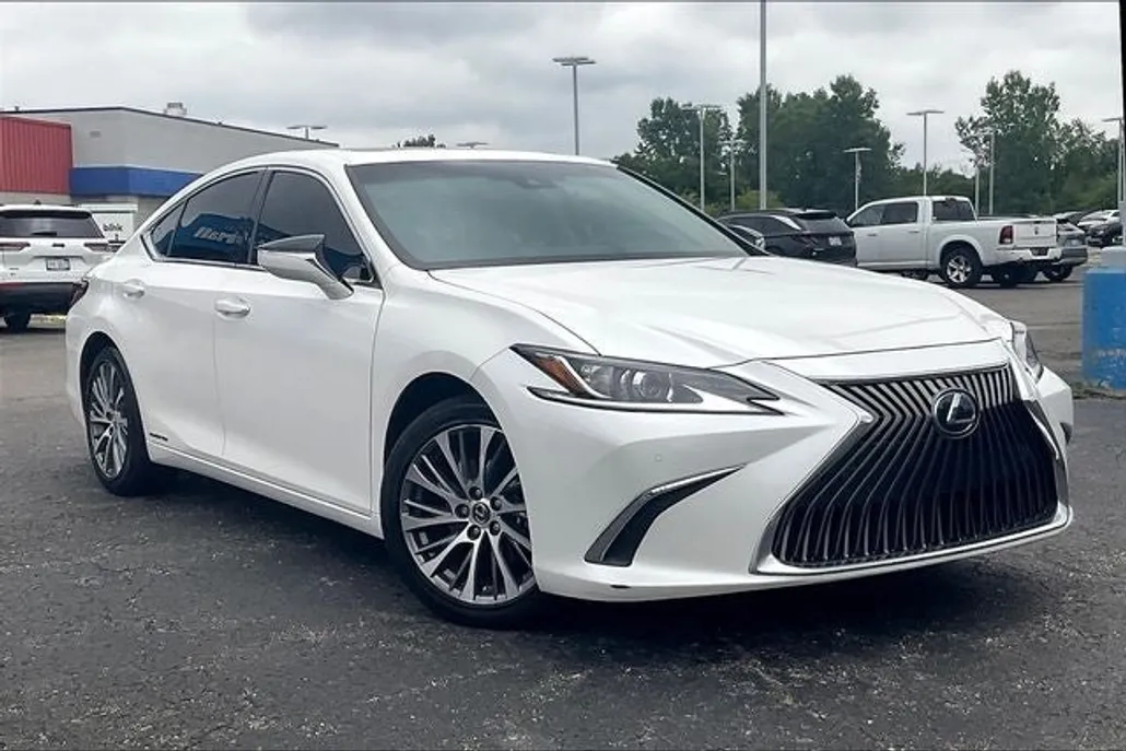 2020 Lexus ES 300h photo 1