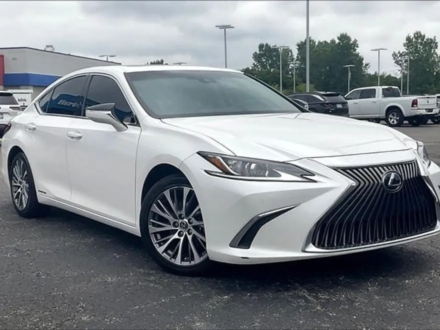 2020 Lexus ES 300h photo 1