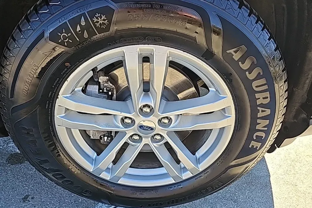 2020 Ford Explorer XLT photo 1