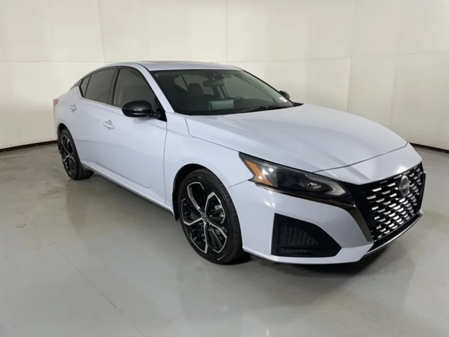 2023 Nissan Altima 2.5 SR photo 1