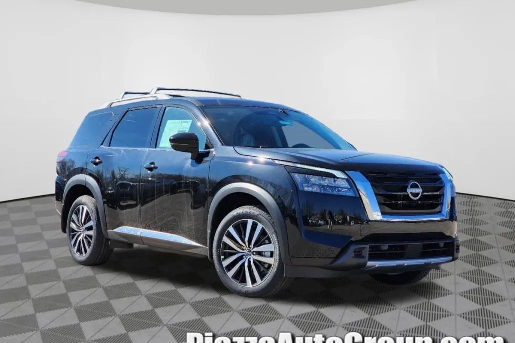 2025 Nissan Pathfinder Platinum photo 1