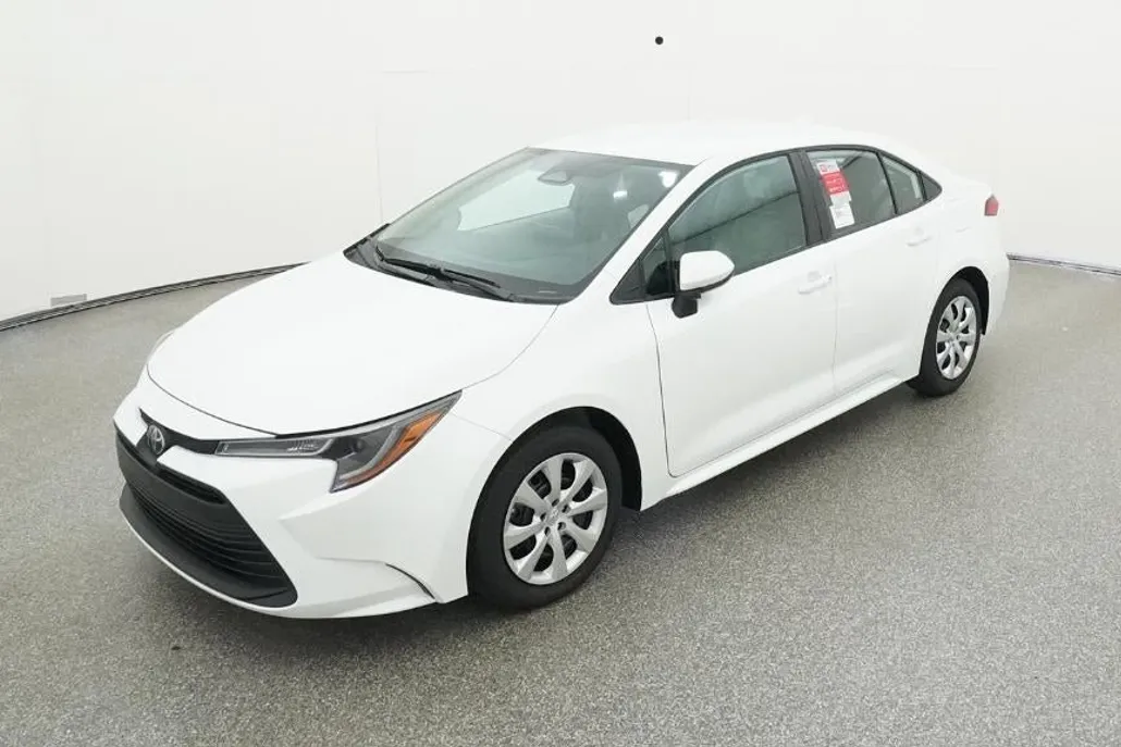 2025 Toyota Corolla LE photo 1