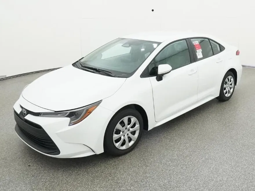 2025 Toyota Corolla LE photo 1