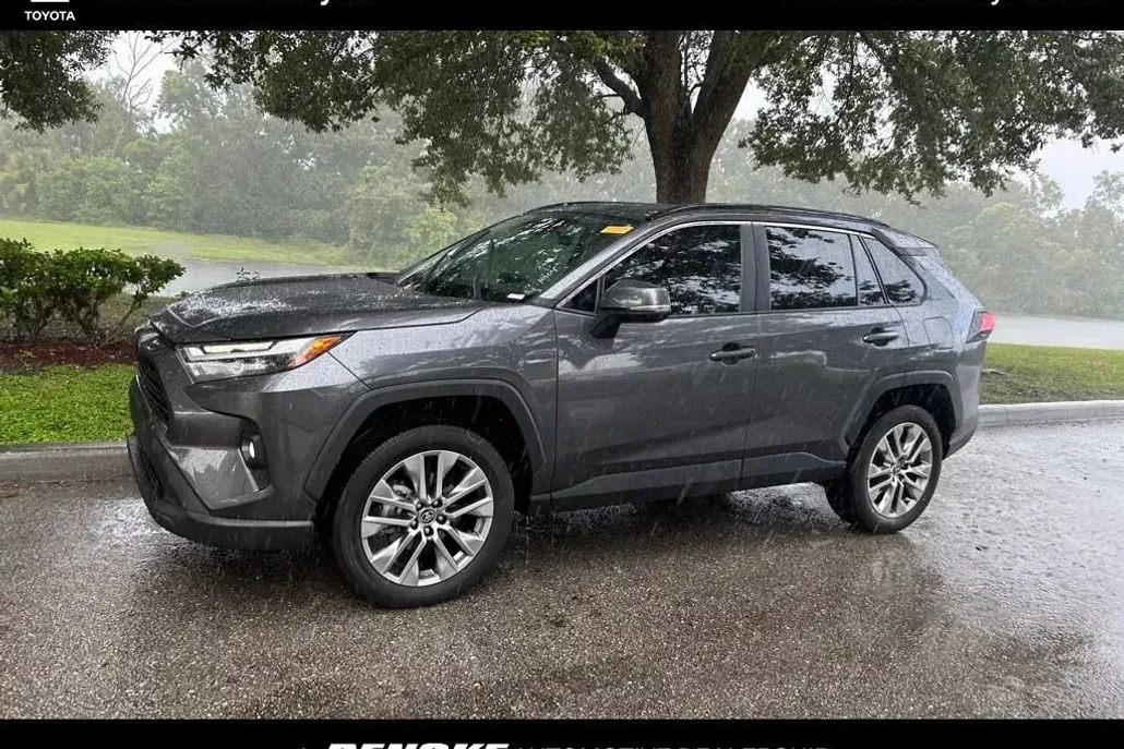 2023 Toyota RAV4 XLE Premium photo 1